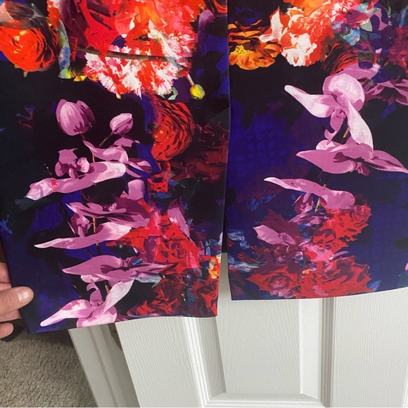 Betsey Johnson Cap Sleeve Violet Red Floral Knee Length Sheath Dress size 12 - Picture 10 of 13